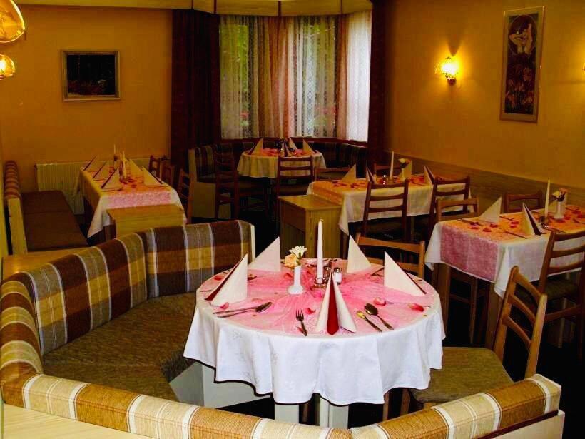 Restaurace A Penzion Mája Benecko Esterno foto
