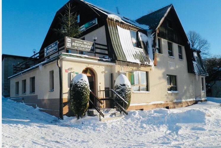 Restaurace A Penzion Mája Benecko Esterno foto