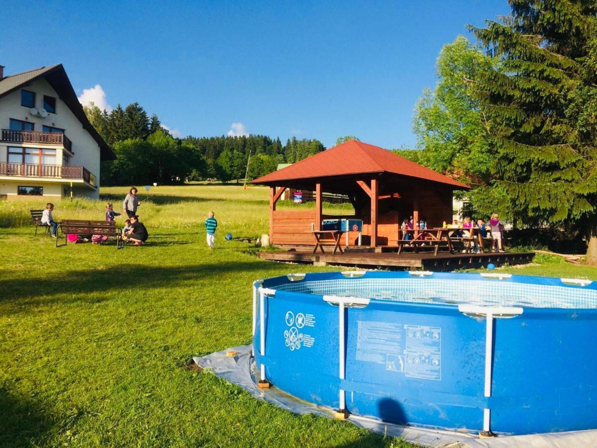 Restaurace A Penzion Mája Benecko Esterno foto