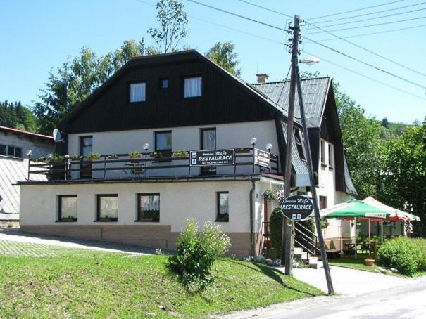 Restaurace A Penzion Mája Benecko Esterno foto