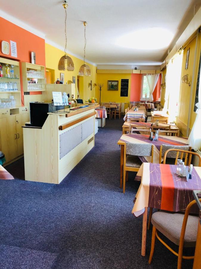 Restaurace A Penzion Mája Benecko Esterno foto
