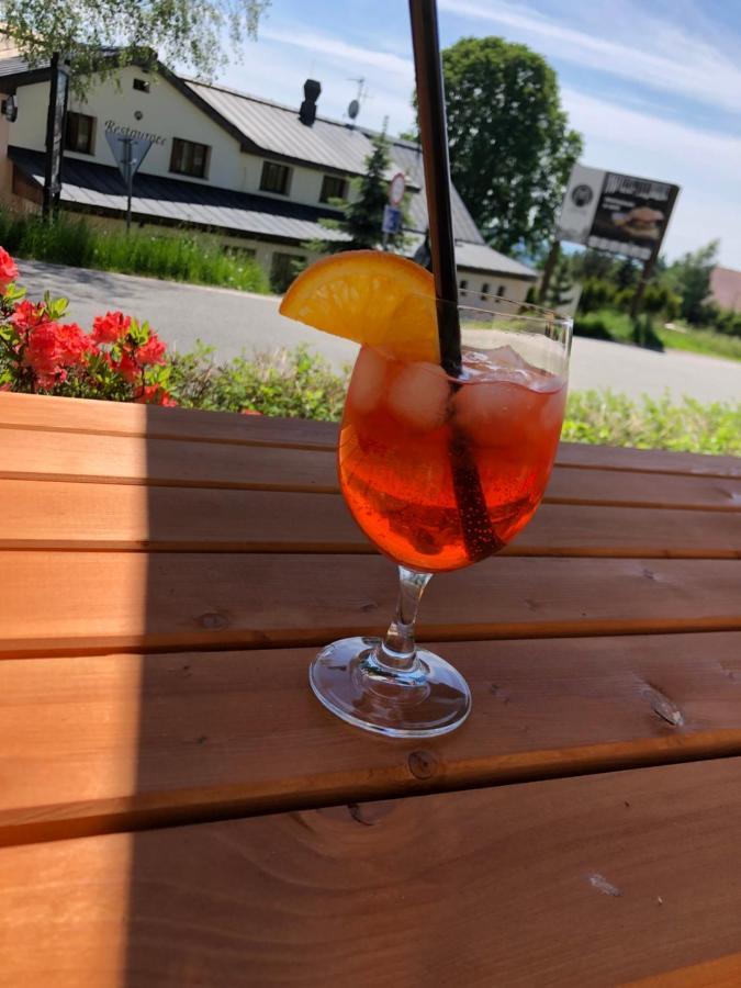 Restaurace A Penzion Mája Benecko Esterno foto